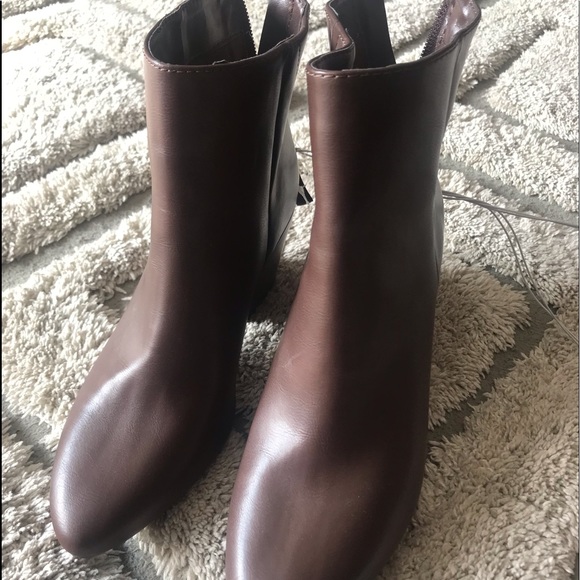 Brown boots - Picture 1 of 10